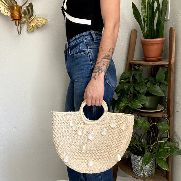 🌀SOLD🌀Vintage Crochet Shell Handbag - Picture 3 of 8